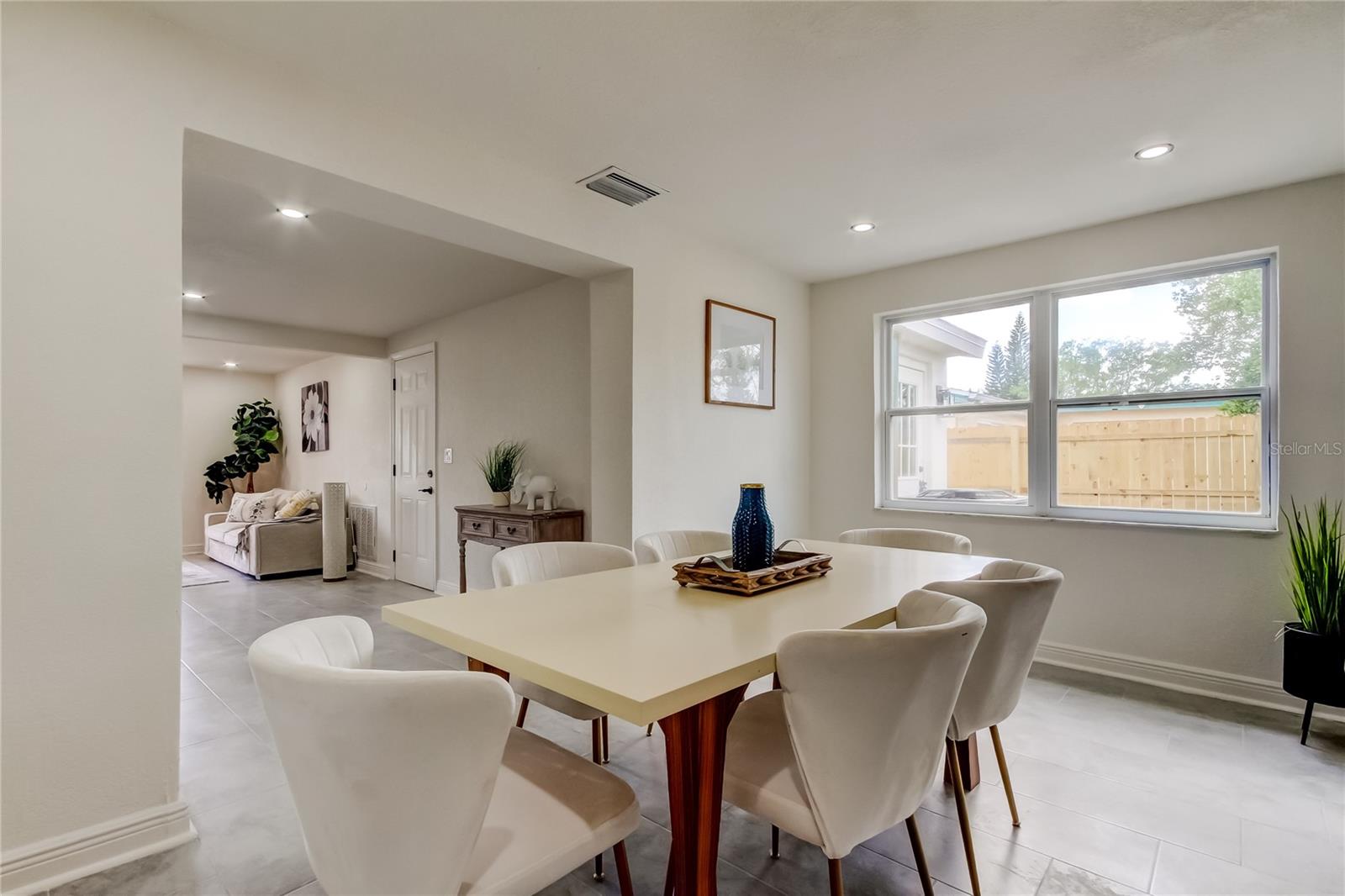 Listing photo id 13 for 3025 Palamore Drive