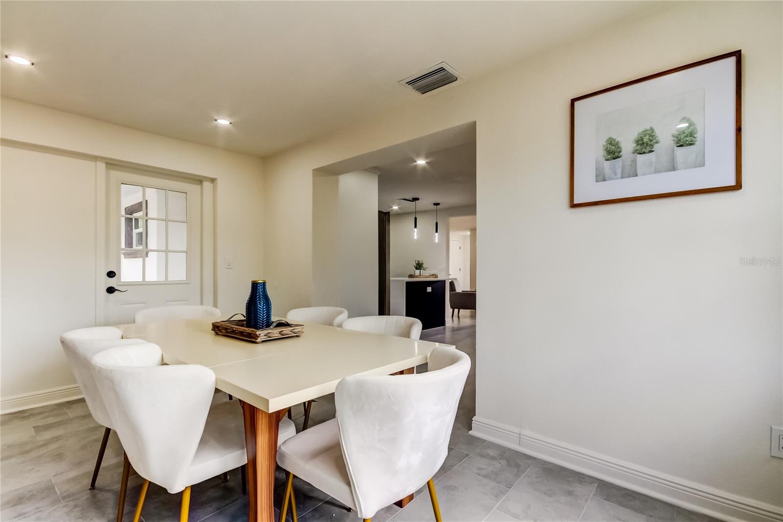 Listing photo id 14 for 3025 Palamore Drive