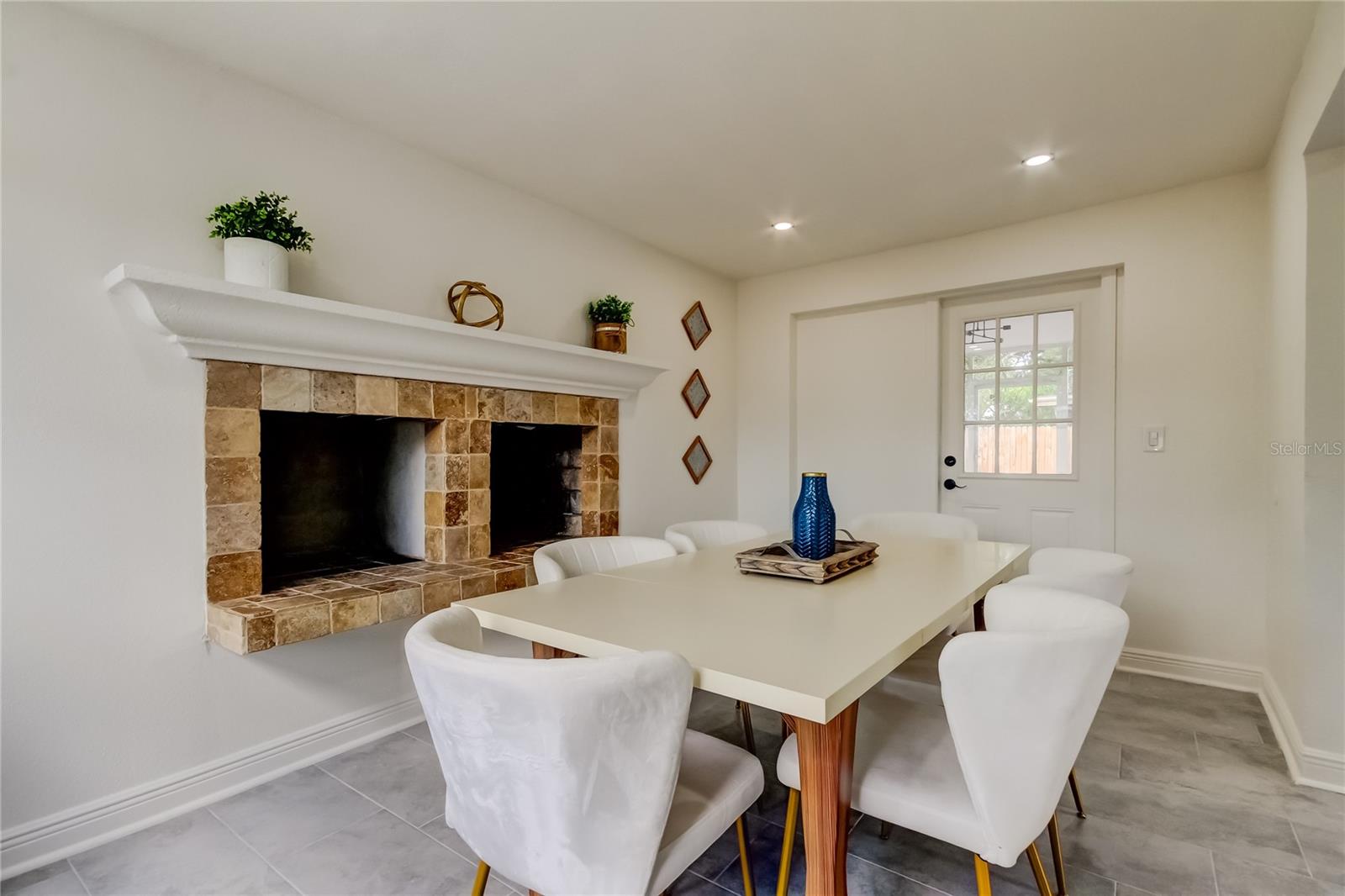 Listing photo id 15 for 3025 Palamore Drive