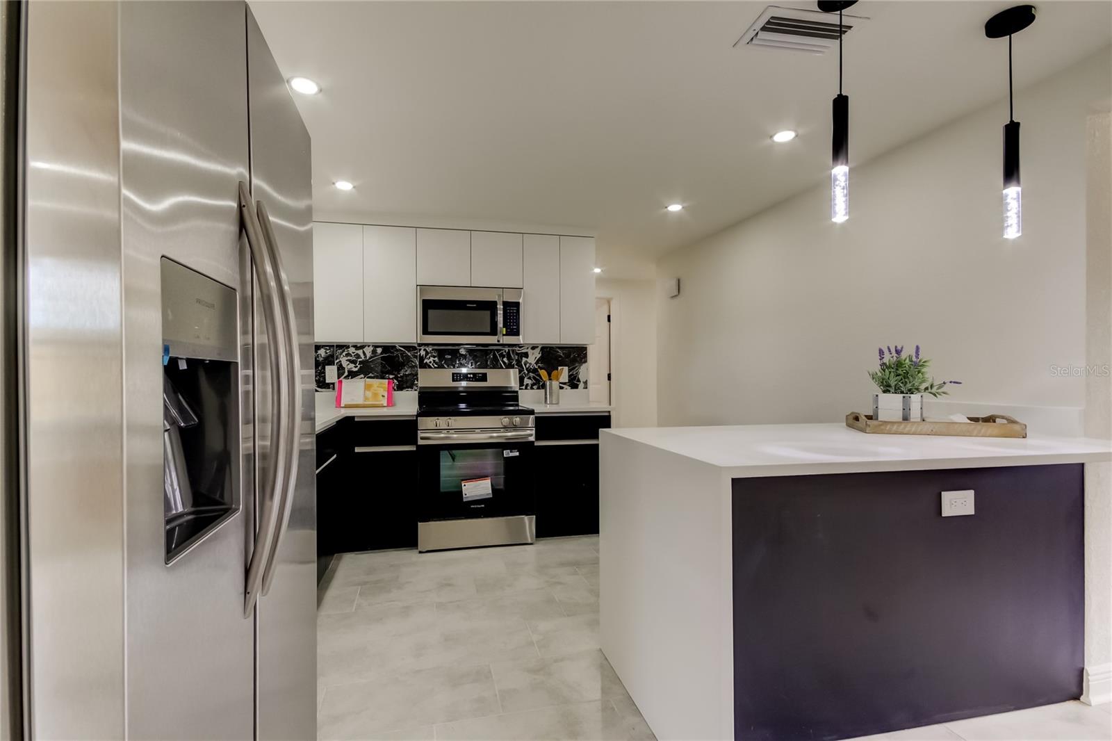 Listing photo id 16 for 3025 Palamore Drive