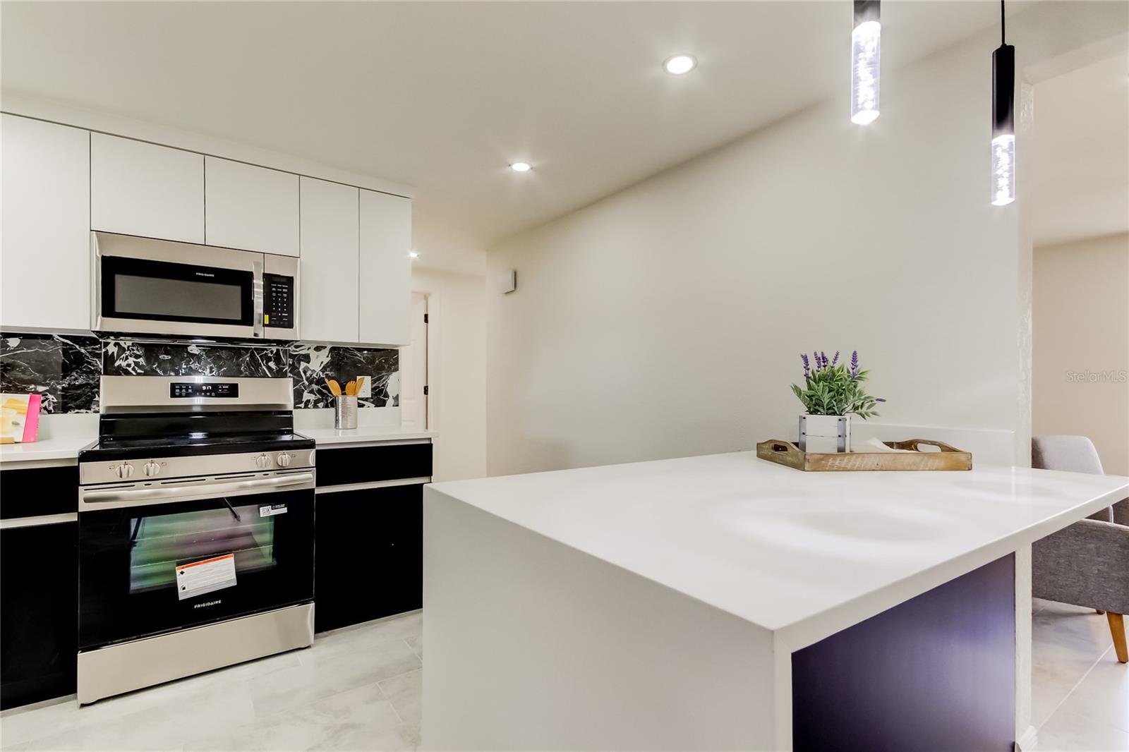 Listing photo id 17 for 3025 Palamore Drive
