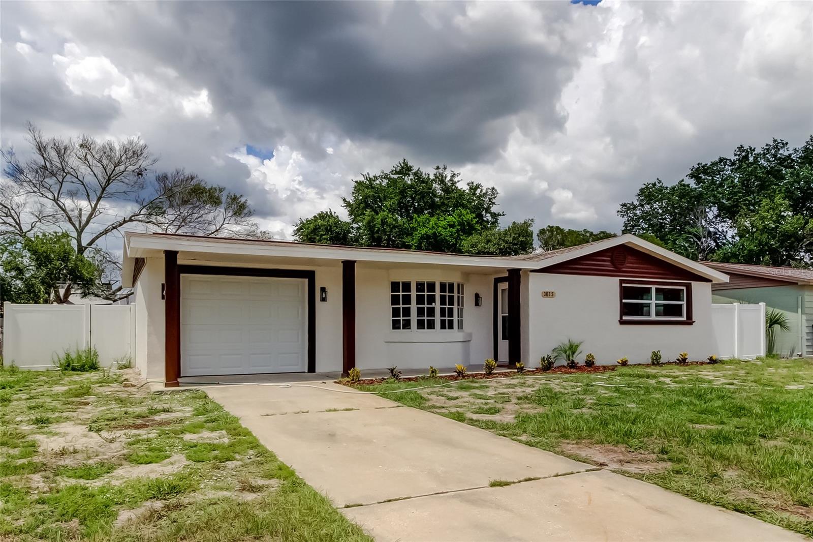 Listing photo id 0 for 3025 Palamore Drive
