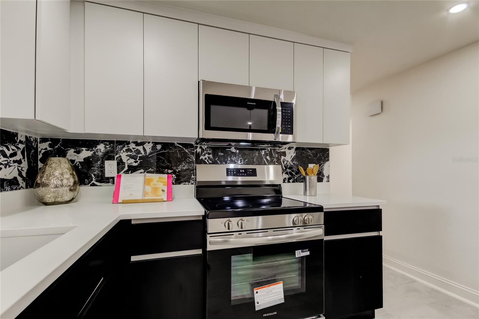 Listing photo id 20 for 3025 Palamore Drive