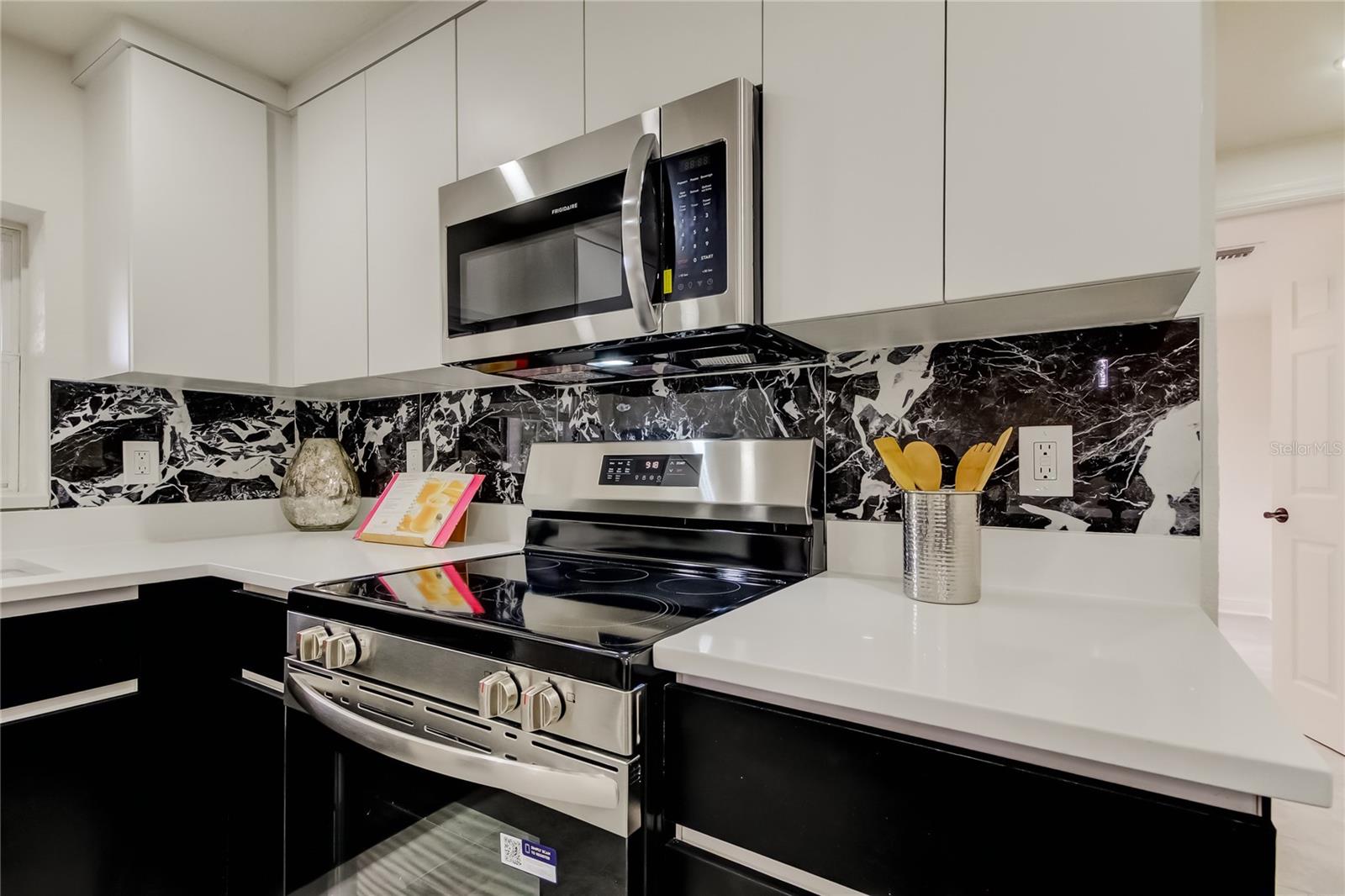 Listing photo id 22 for 3025 Palamore Drive