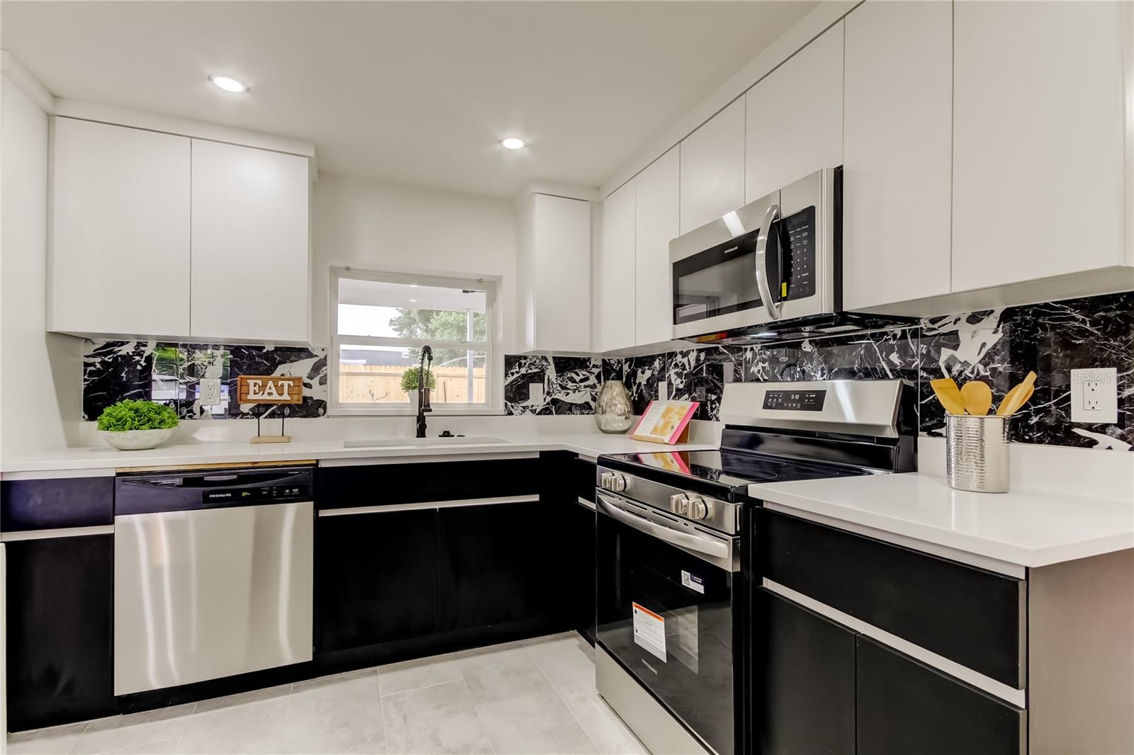 Listing photo id 23 for 3025 Palamore Drive