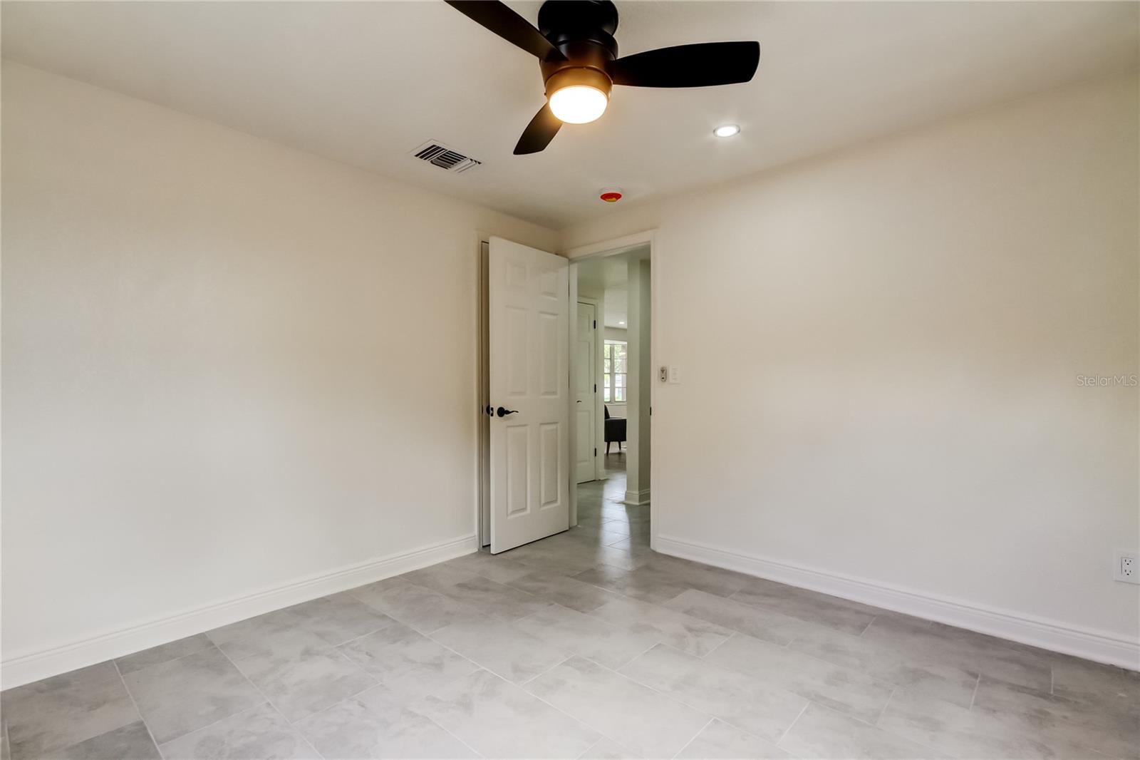 Listing photo id 34 for 3025 Palamore Drive