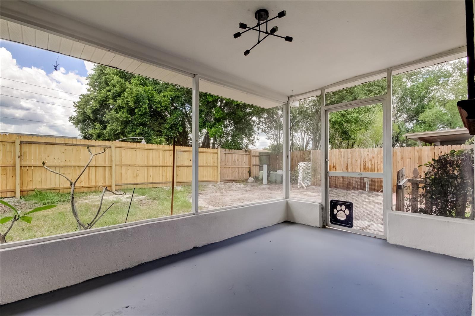Listing photo id 36 for 3025 Palamore Drive