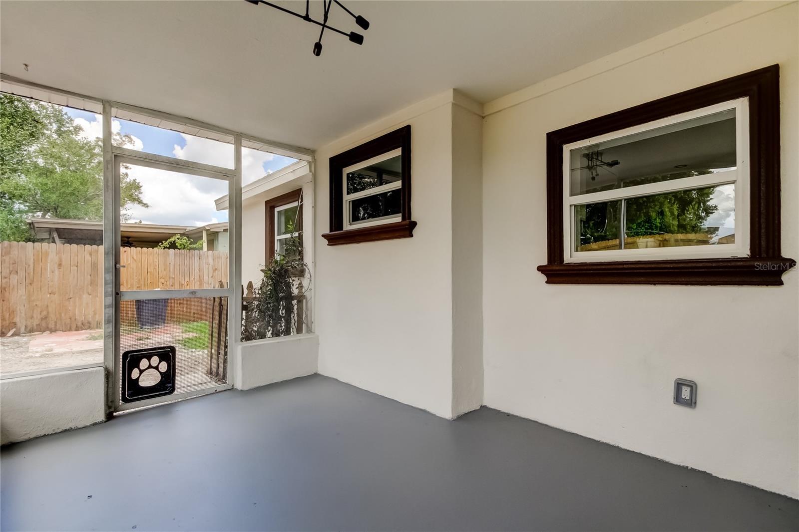 Listing photo id 37 for 3025 Palamore Drive