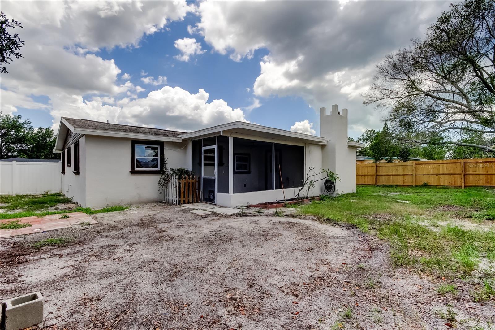 Listing photo id 40 for 3025 Palamore Drive