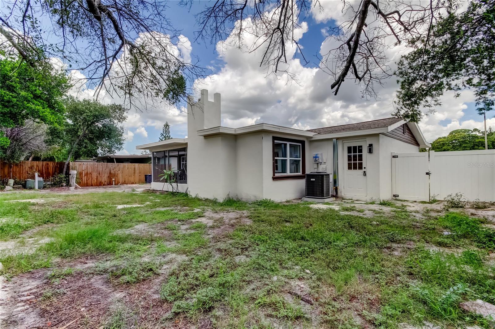 Listing photo id 41 for 3025 Palamore Drive