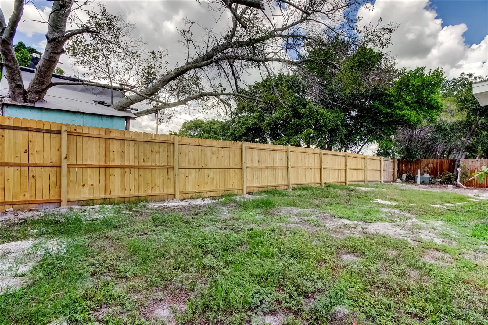 Listing photo id 42 for 3025 Palamore Drive