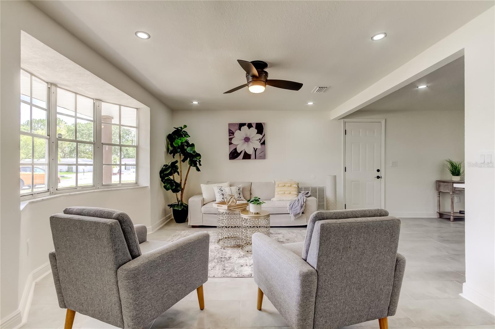 Listing photo id 4 for 3025 Palamore Drive