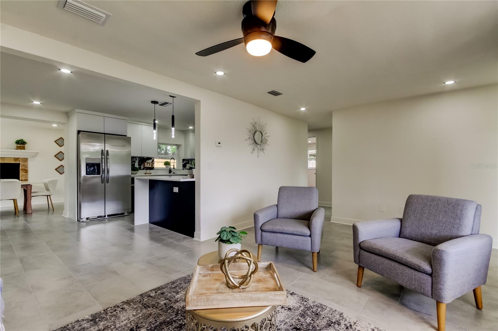 Listing photo id 5 for 3025 Palamore Drive