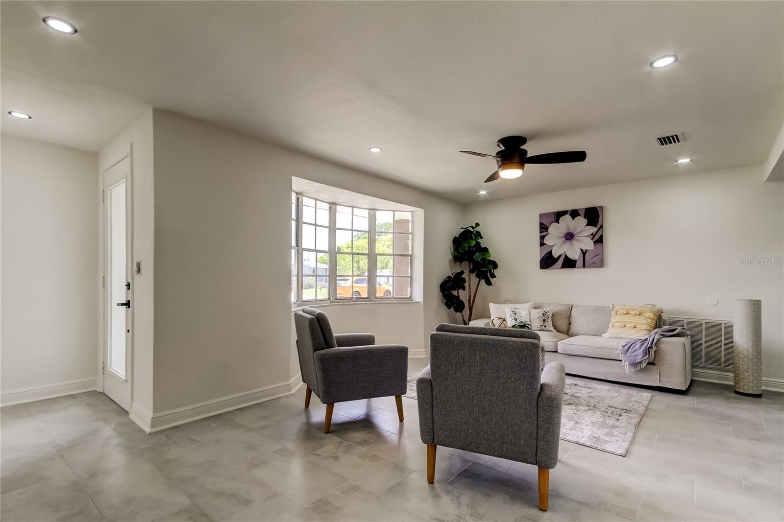 Listing photo id 6 for 3025 Palamore Drive