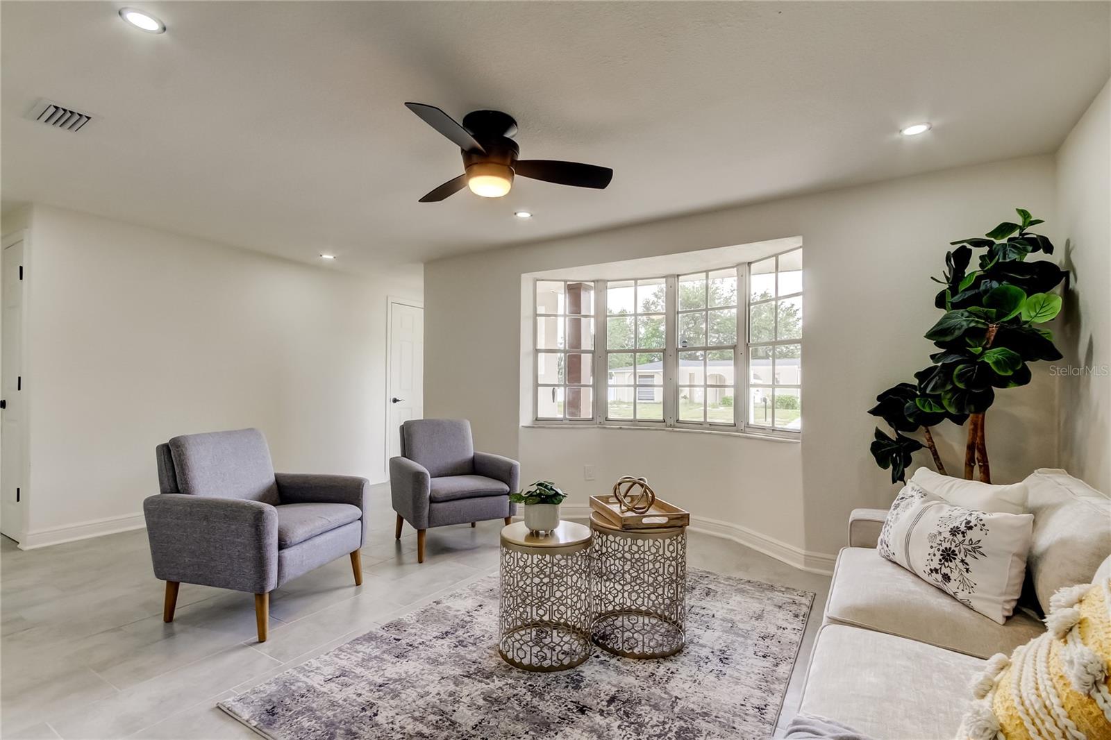 Listing photo id 7 for 3025 Palamore Drive