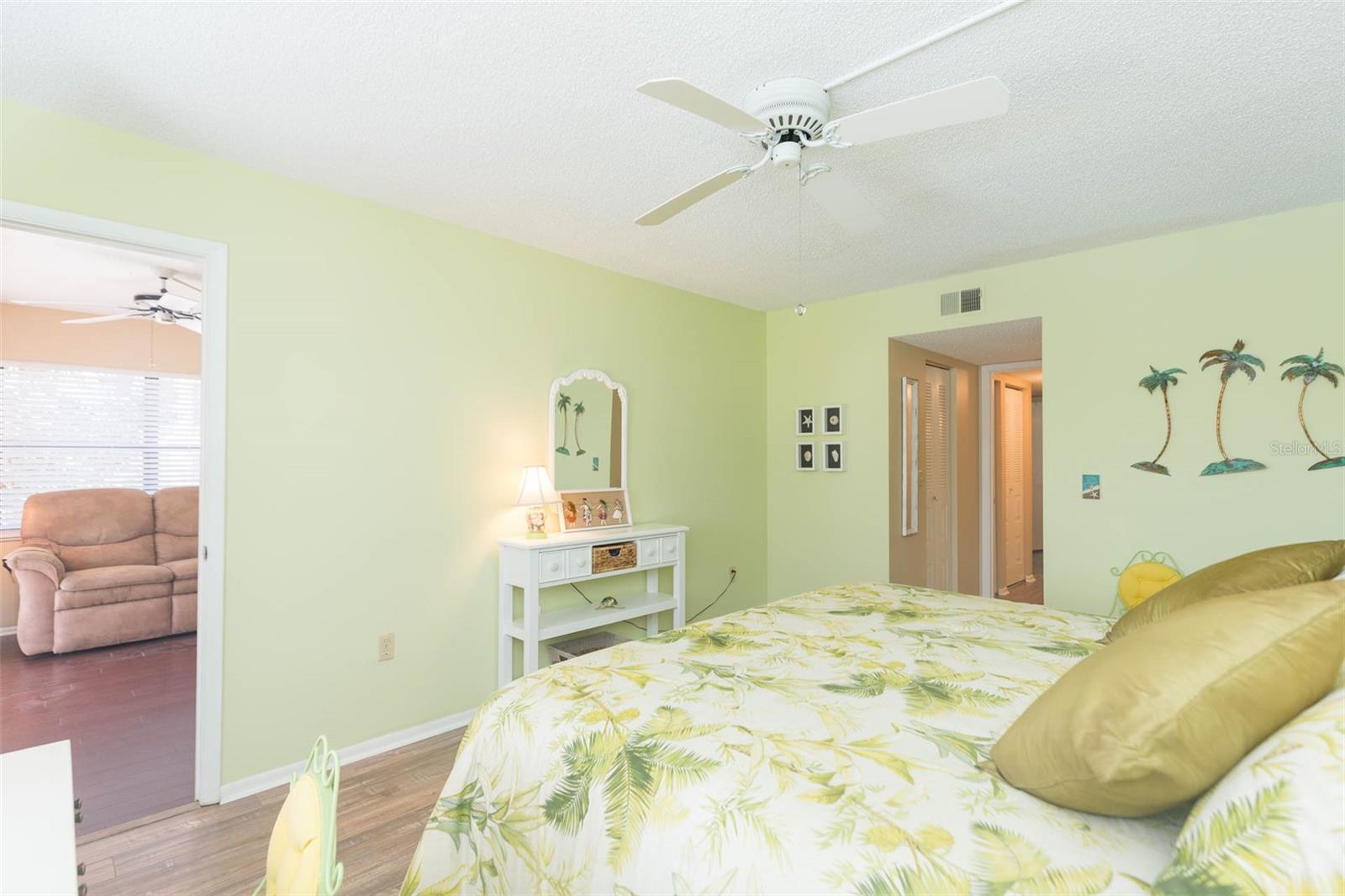 Image 20 of 27 For 315 30th Avenue W B201