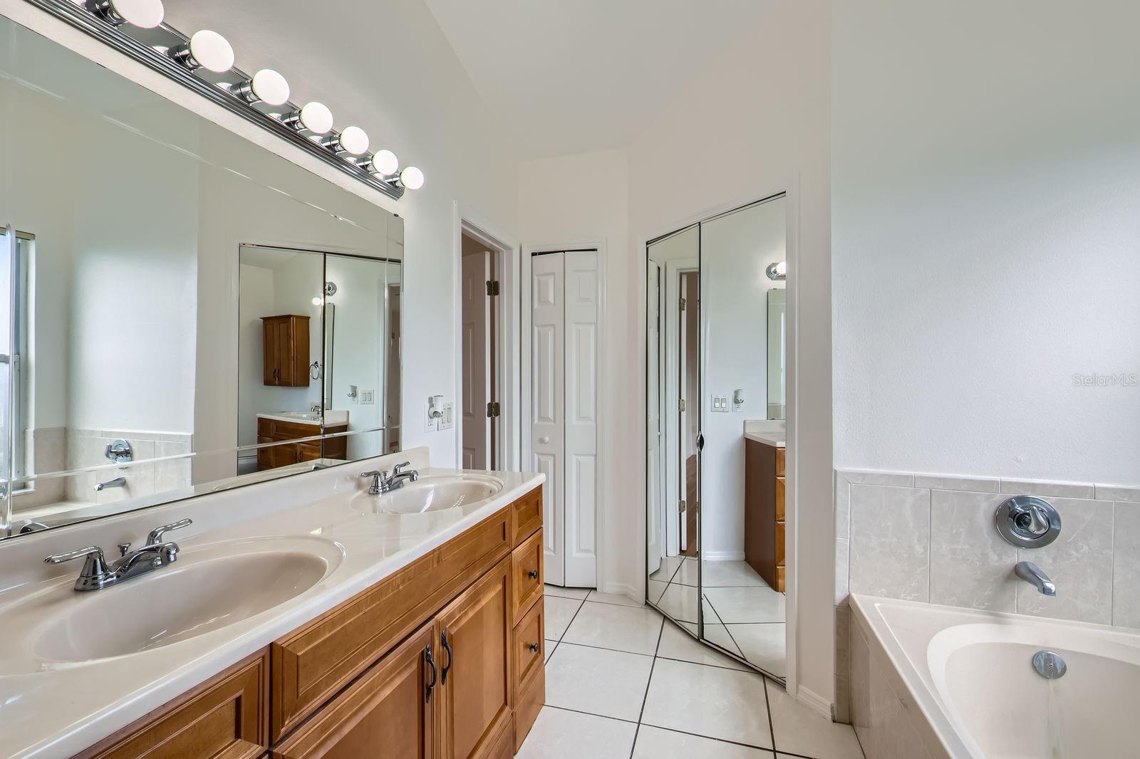 Image 17 of 28 For 12190 Blackheath Circle