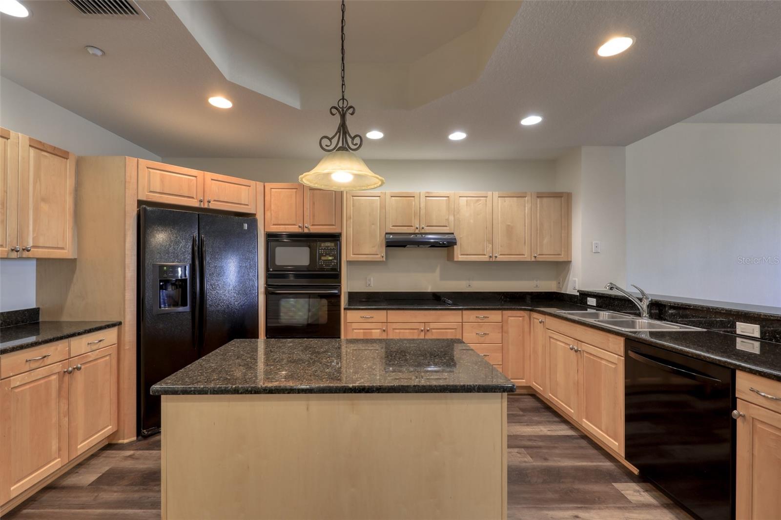 Image 10 of 48 For 17715 Gulf Boulevard 303