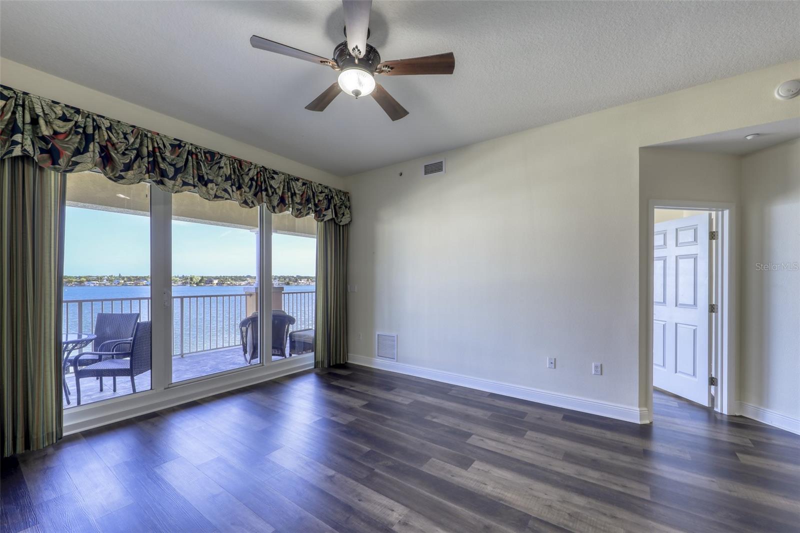 Image 12 of 48 For 17715 Gulf Boulevard 303