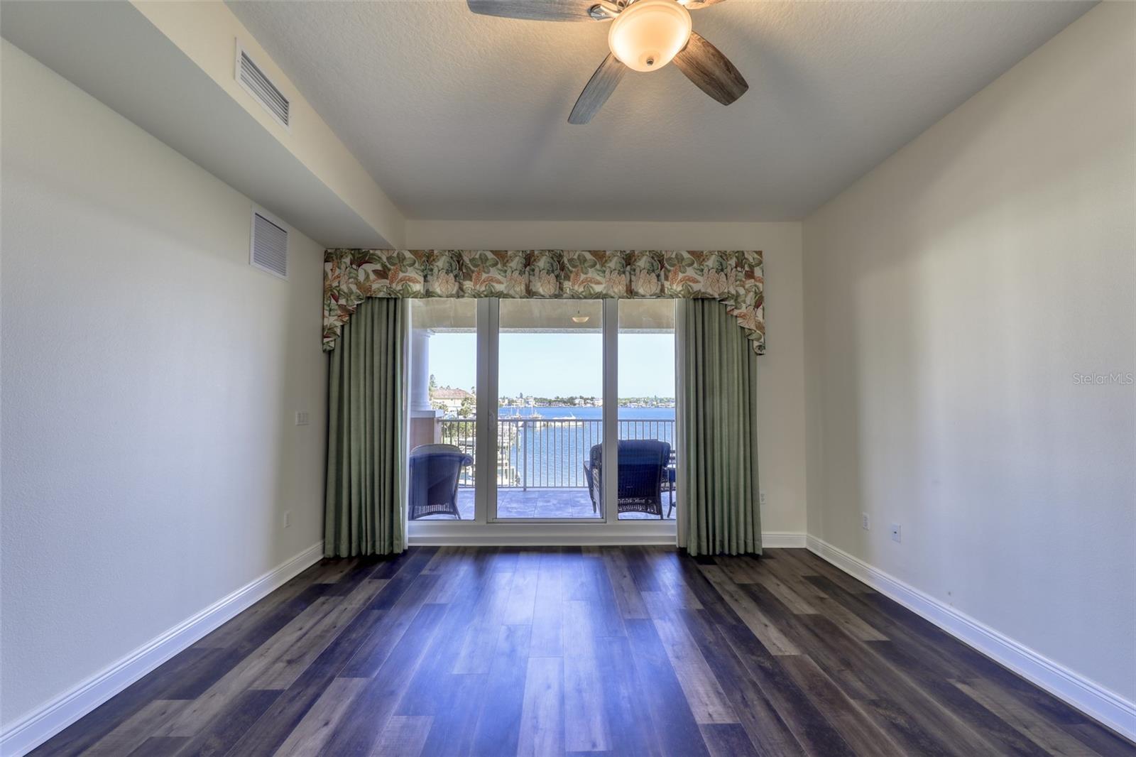 Image 13 of 48 For 17715 Gulf Boulevard 303