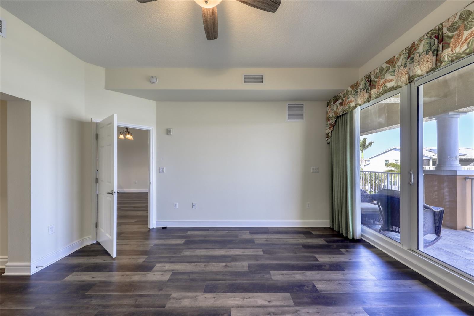 Image 14 of 48 For 17715 Gulf Boulevard 303