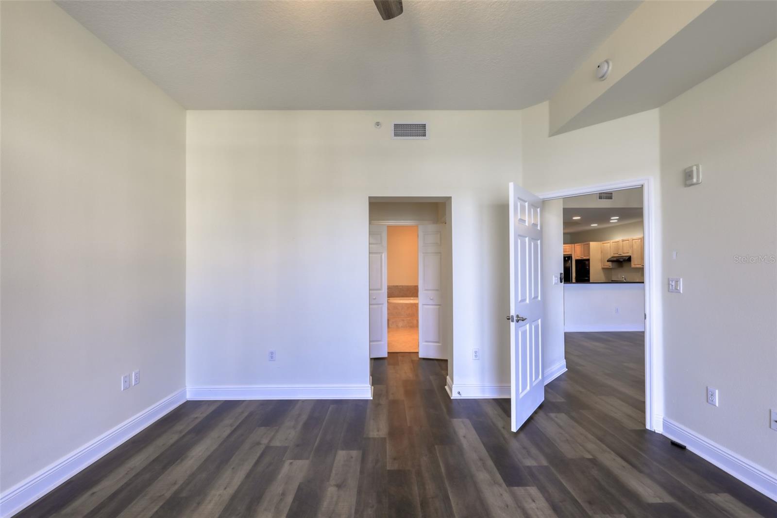 Image 15 of 48 For 17715 Gulf Boulevard 303