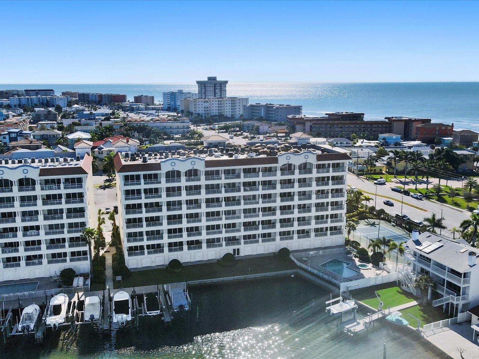 Image 31 of 48 For 17715 Gulf Boulevard 303