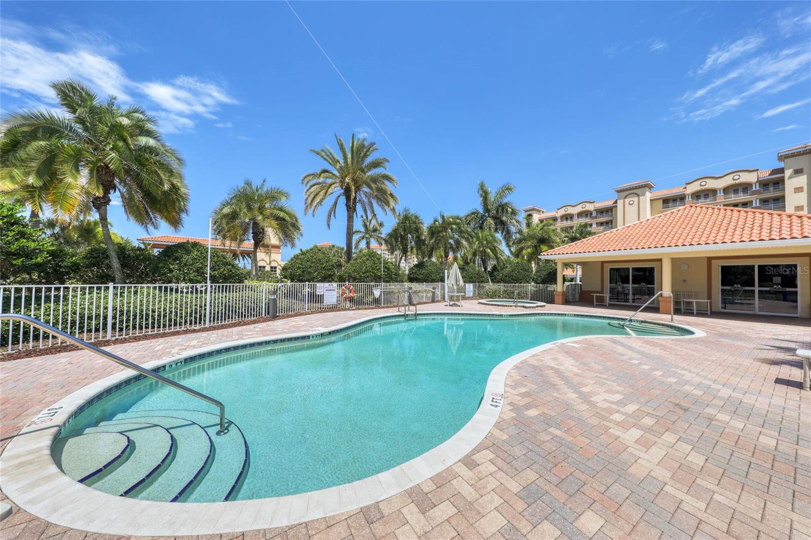 Image 39 of 48 For 17715 Gulf Boulevard 303