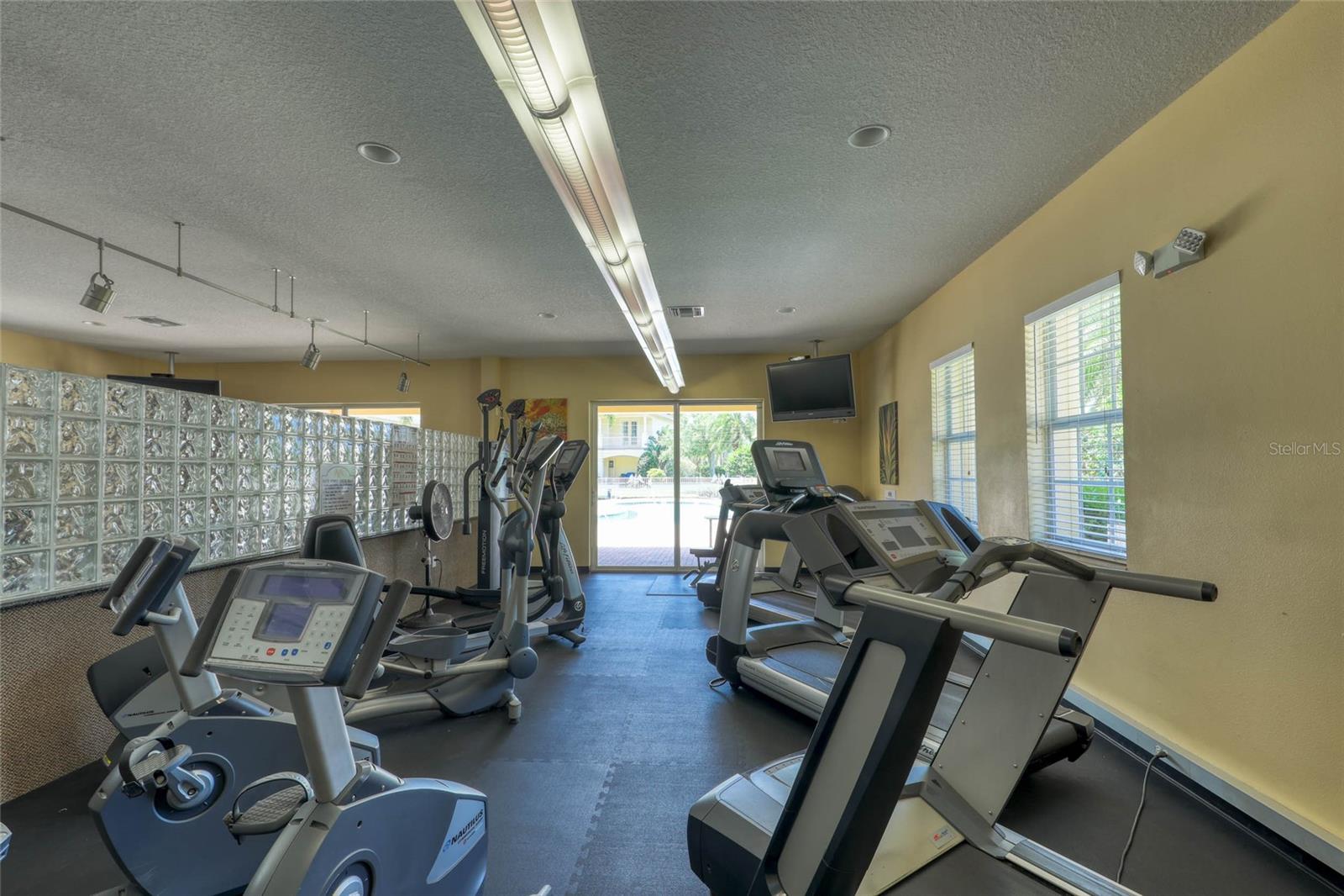 Image 40 of 48 For 17715 Gulf Boulevard 303