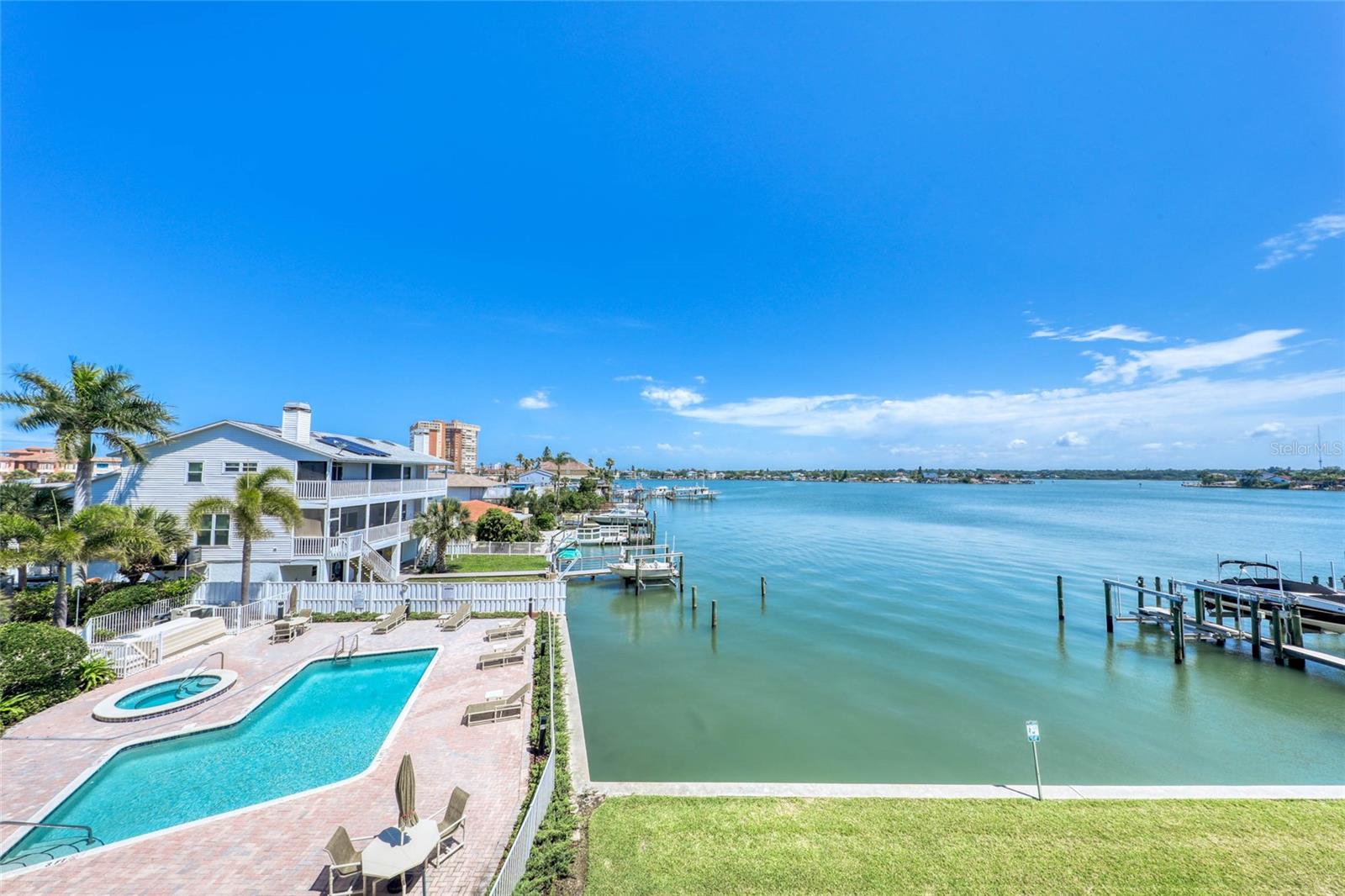 Image 5 of 48 For 17715 Gulf Boulevard 303