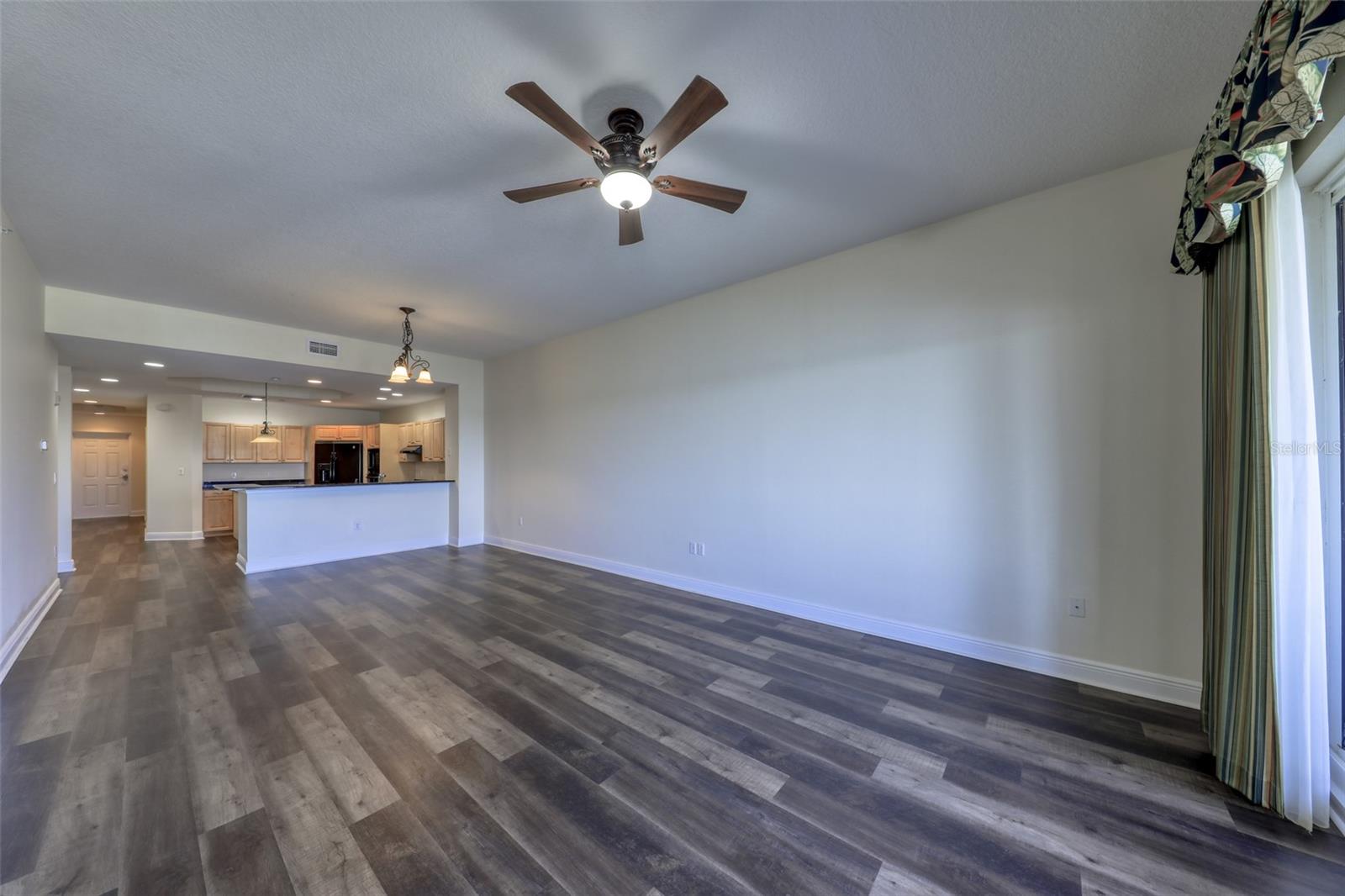 Image 6 of 48 For 17715 Gulf Boulevard 303