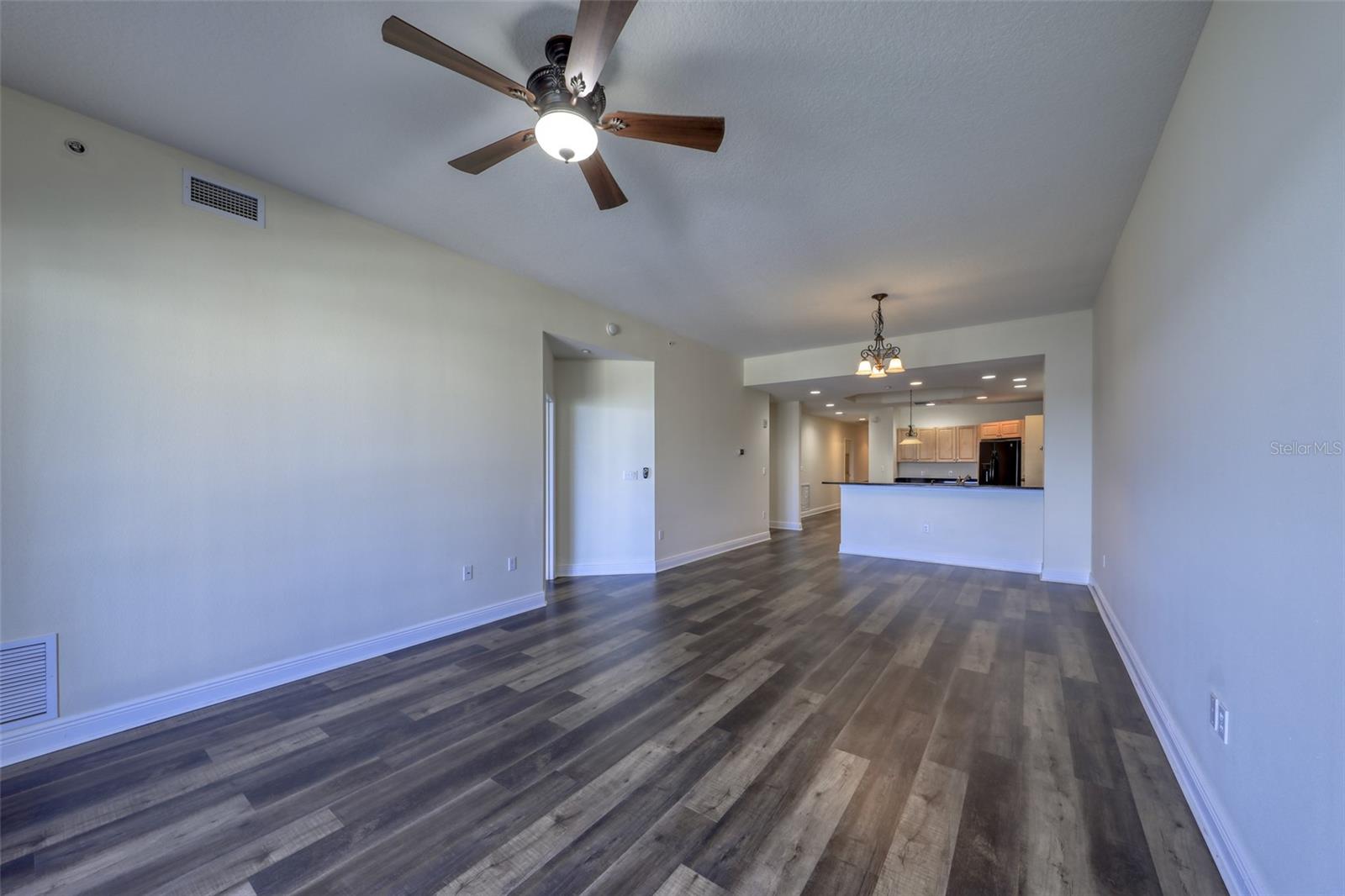 Image 7 of 48 For 17715 Gulf Boulevard 303