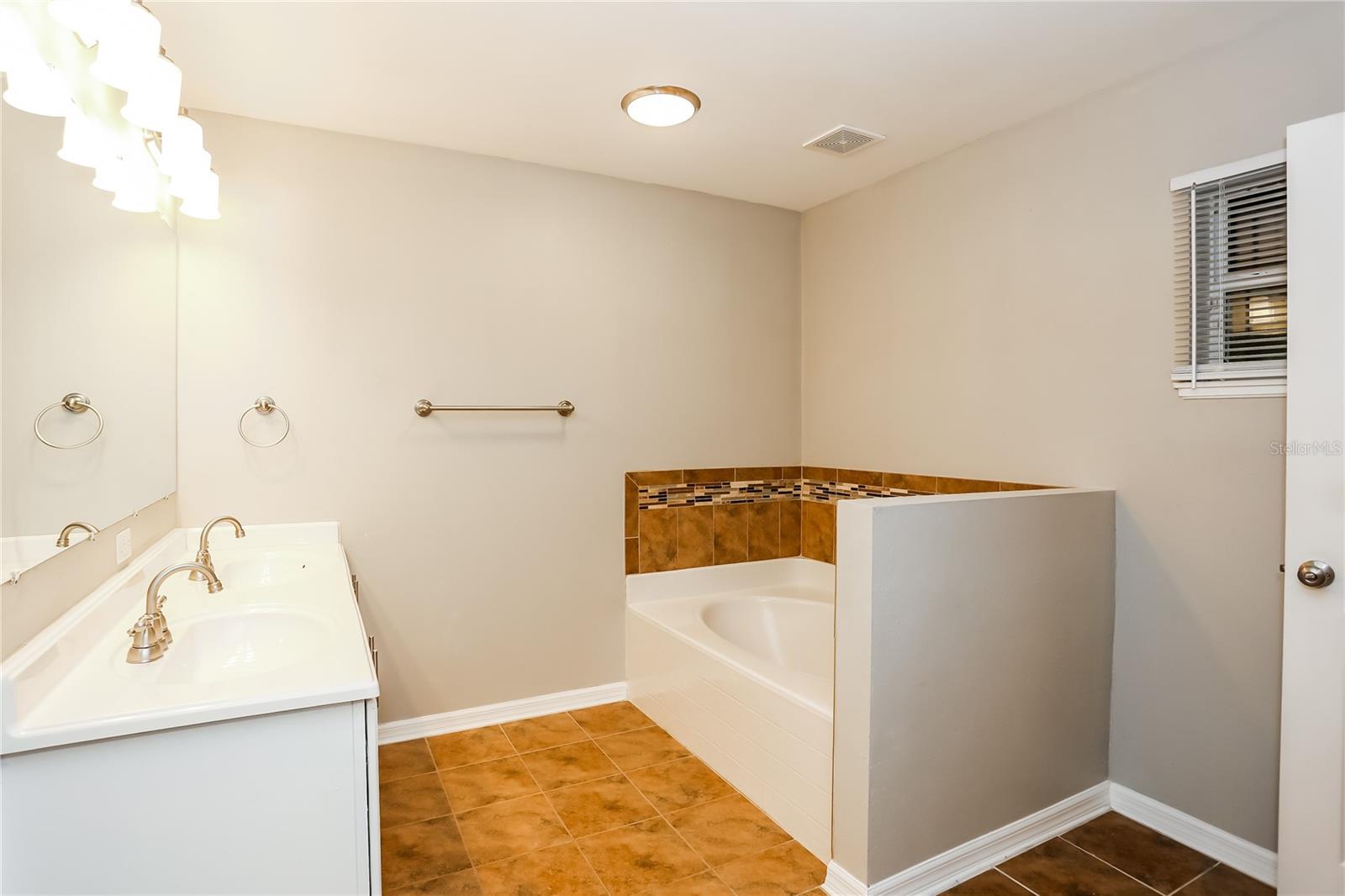 Image 11 of 16 For 9487 Arbor Oak Lane