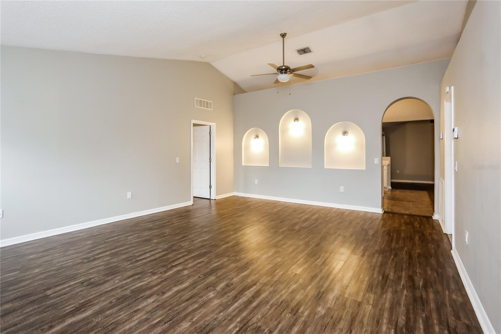 Image 4 of 16 For 9487 Arbor Oak Lane