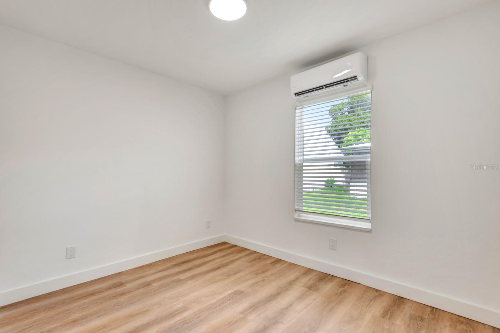 Image 8 of 16 For 1508 27th Avenue N 1-1
