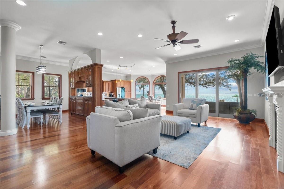 Image 13 of 46 For 827 Bayshore Drive