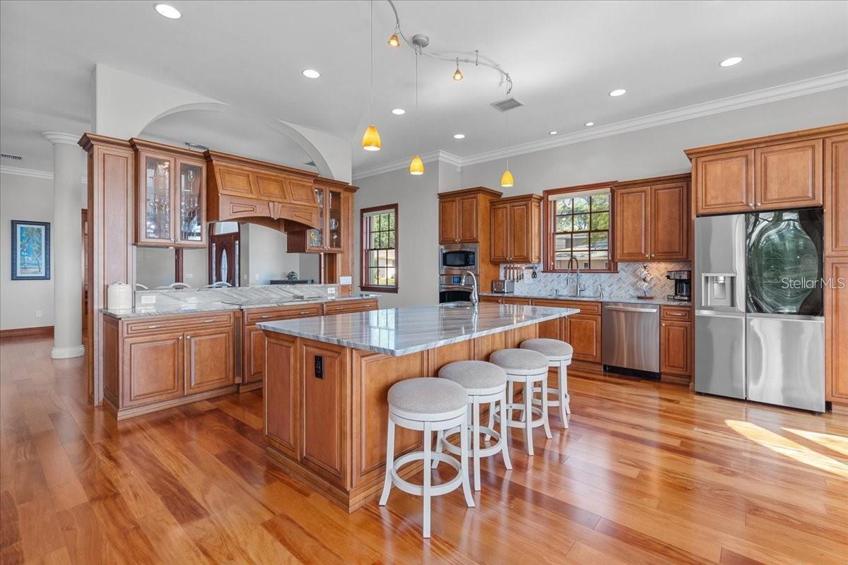 Image 15 of 46 For 827 Bayshore Drive