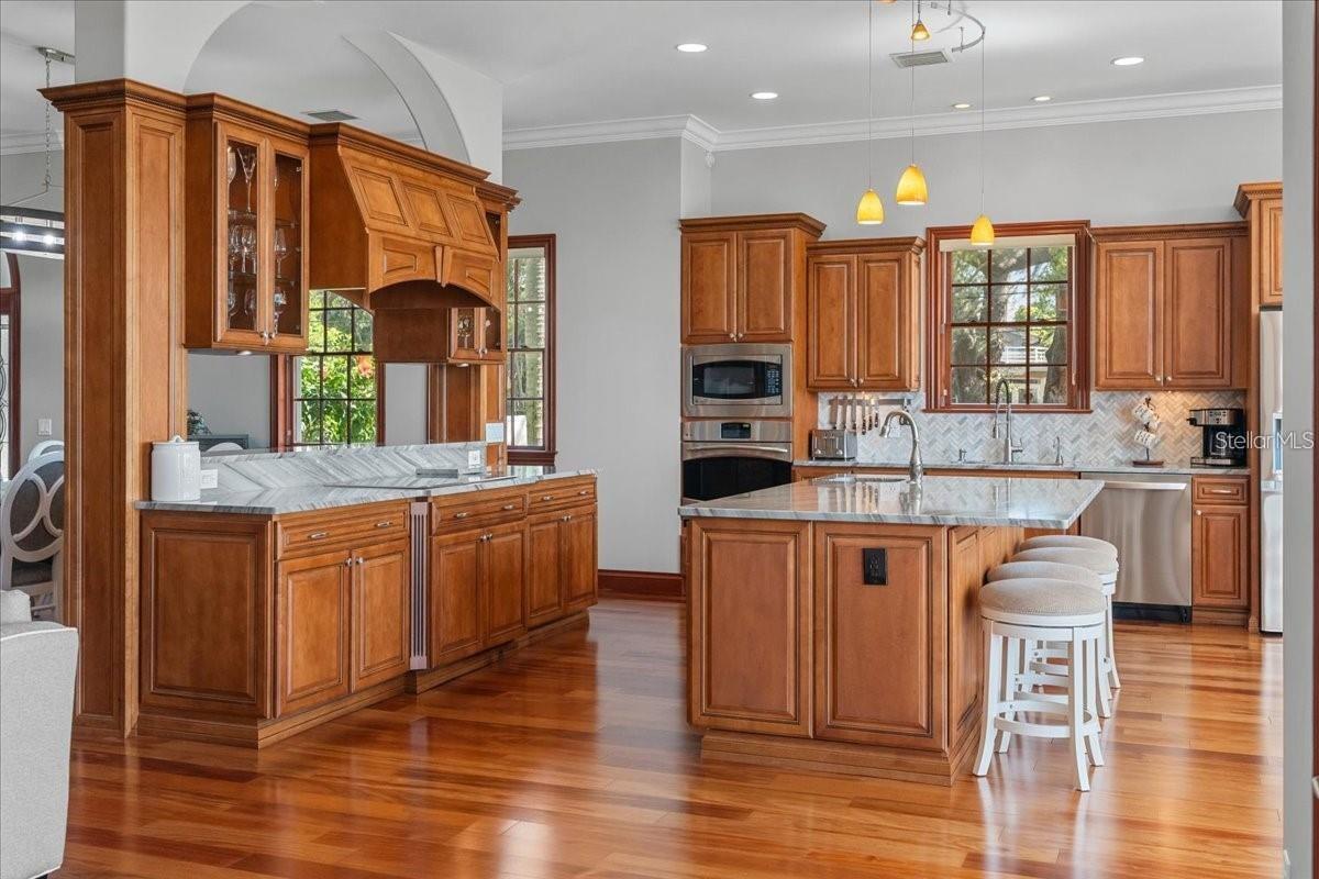Image 16 of 46 For 827 Bayshore Drive