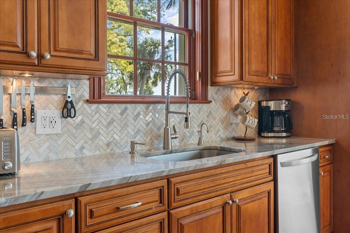 Image 19 of 46 For 827 Bayshore Drive