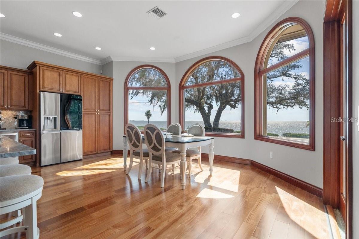 Image 20 of 46 For 827 Bayshore Drive