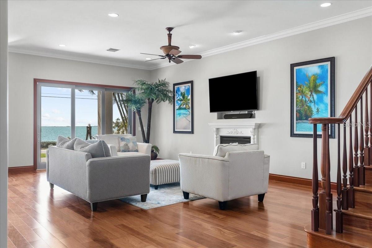 Image 21 of 46 For 827 Bayshore Drive