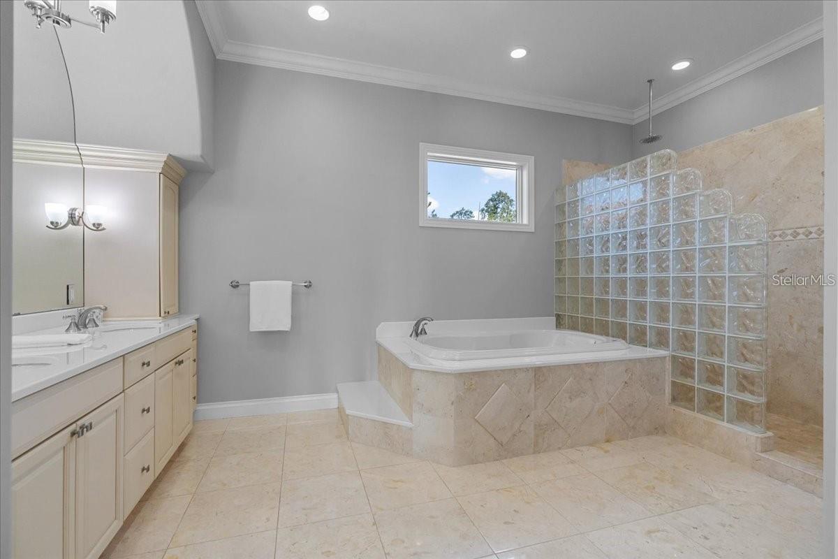 Image 37 of 46 For 827 Bayshore Drive