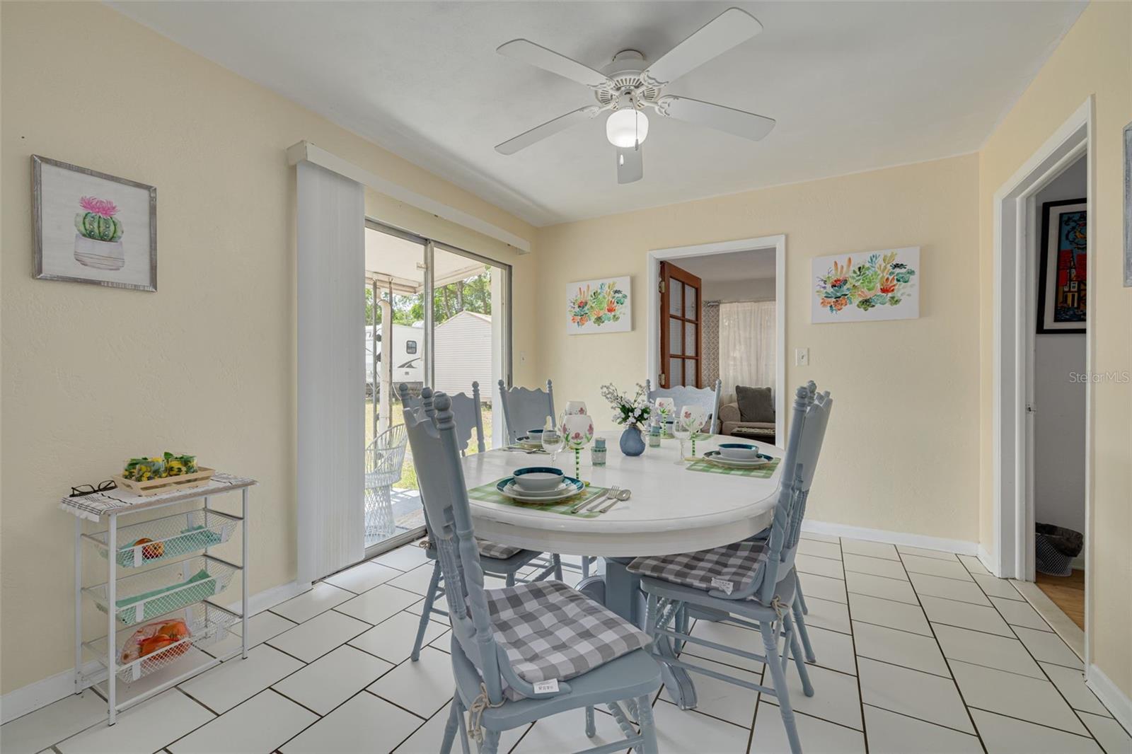 Listing photo id 9 for 21078 Honeysuckle Street
