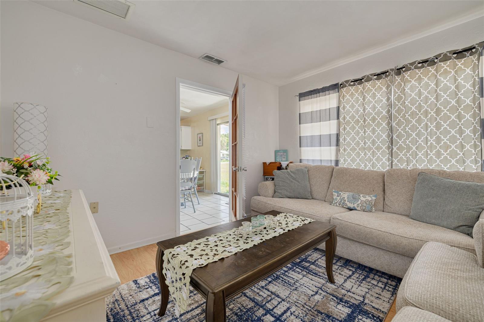 Listing photo id 12 for 21078 Honeysuckle Street