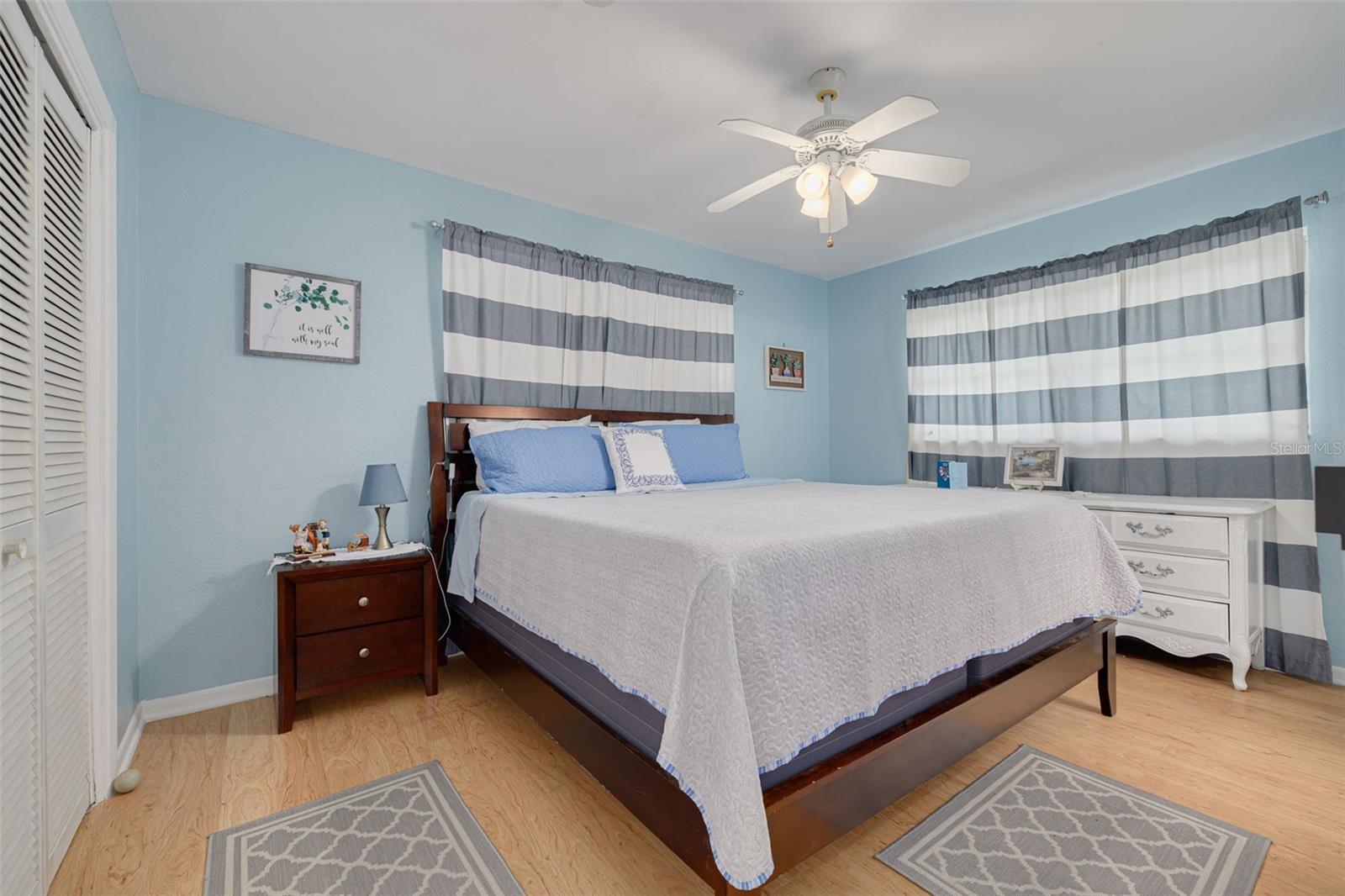 Listing photo id 13 for 21078 Honeysuckle Street