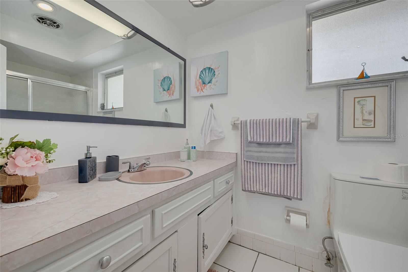Listing photo id 19 for 21078 Honeysuckle Street
