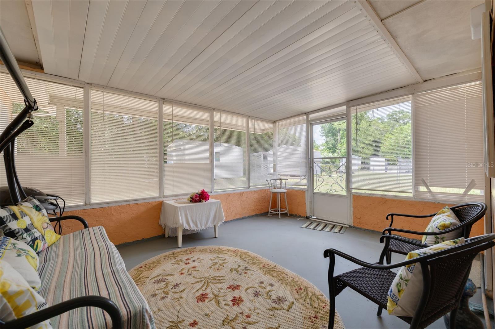 Listing photo id 22 for 21078 Honeysuckle Street