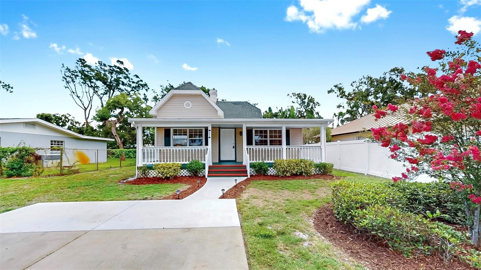 Listing photo id 0 for 1005 45th Street W
