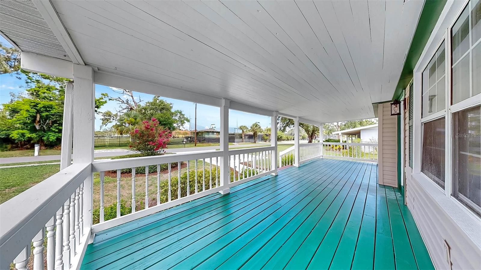 Listing photo id 27 for 1005 45th Street W