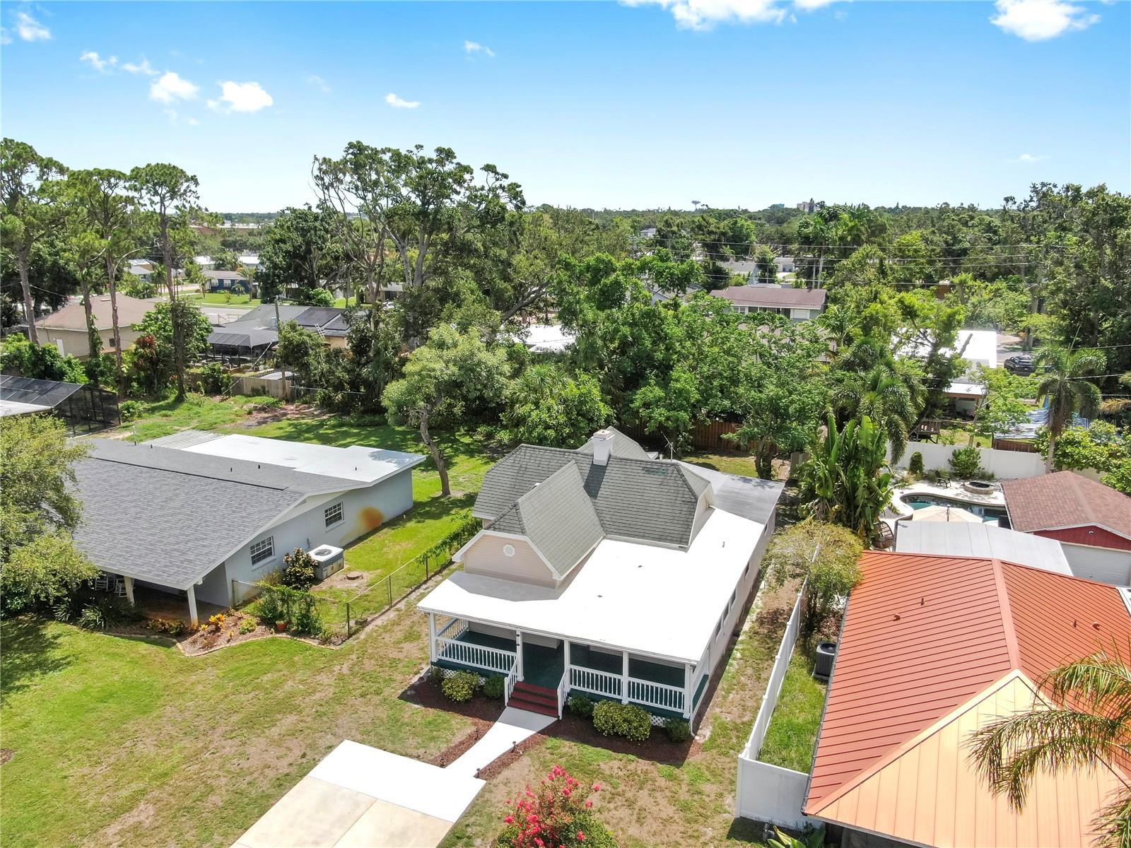 Listing photo id 35 for 1005 45th Street W